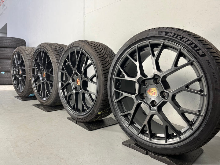 Porsche 992.2 20 21 Zoll RS Spyder Winter Räder Michelin Anthrazitgrau TOP