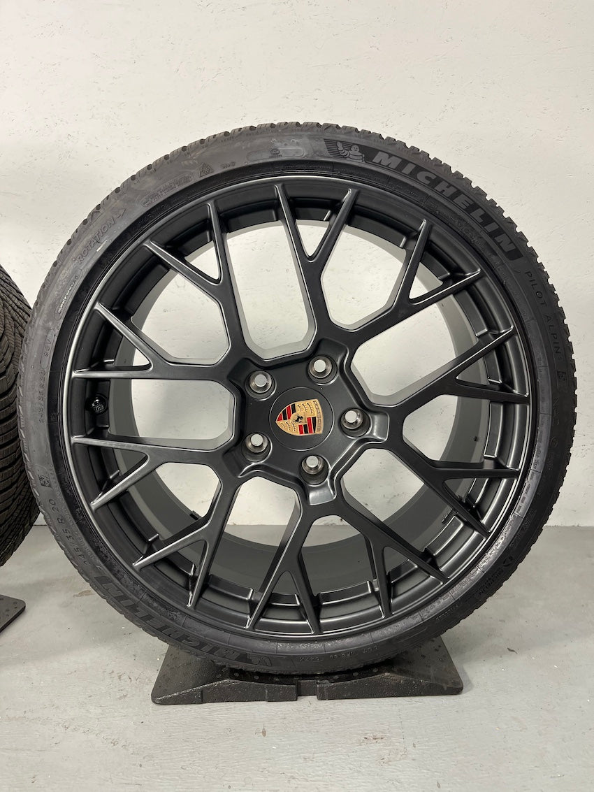 Porsche 992.2 20 21 Zoll RS Spyder Winter Räder Michelin Anthrazitgrau TOP
