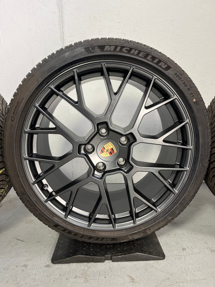 Porsche 992.2 20 21 Zoll RS Spyder Winter Räder Michelin Anthrazitgrau TOP