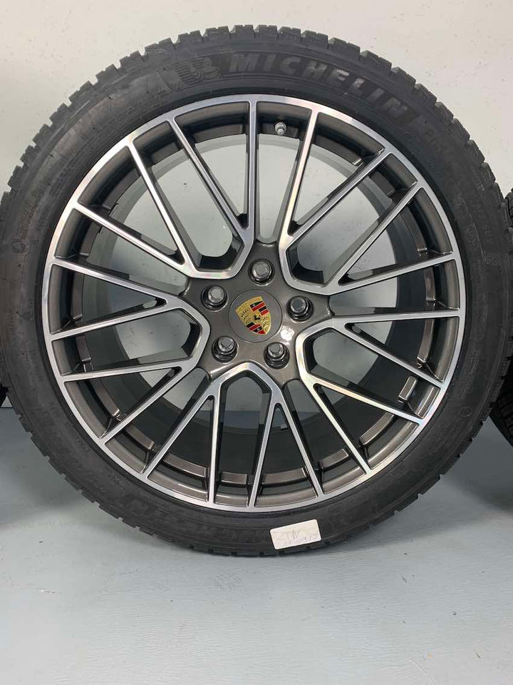Porsche Cayenne COUPE E3 21 Zoll RS Spyder Winter Räder Michelin 80%