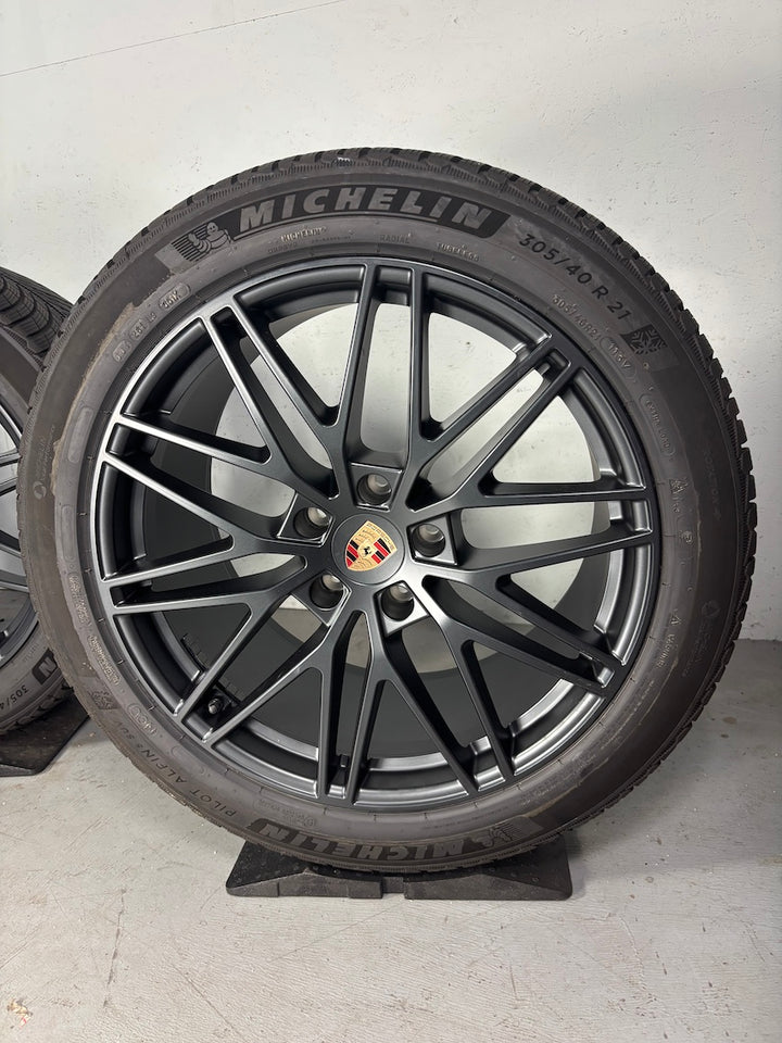 Porsche Cayenne E3 II 9Y0 21 Zoll RS Spyder Winter Michelin anthrazit DOT2025
