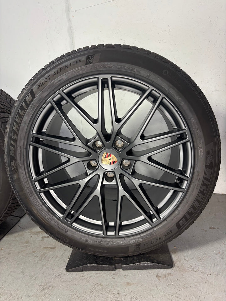 Porsche Cayenne E3 II 9Y0 21 Zoll RS Spyder Winter Michelin anthrazit DOT2025