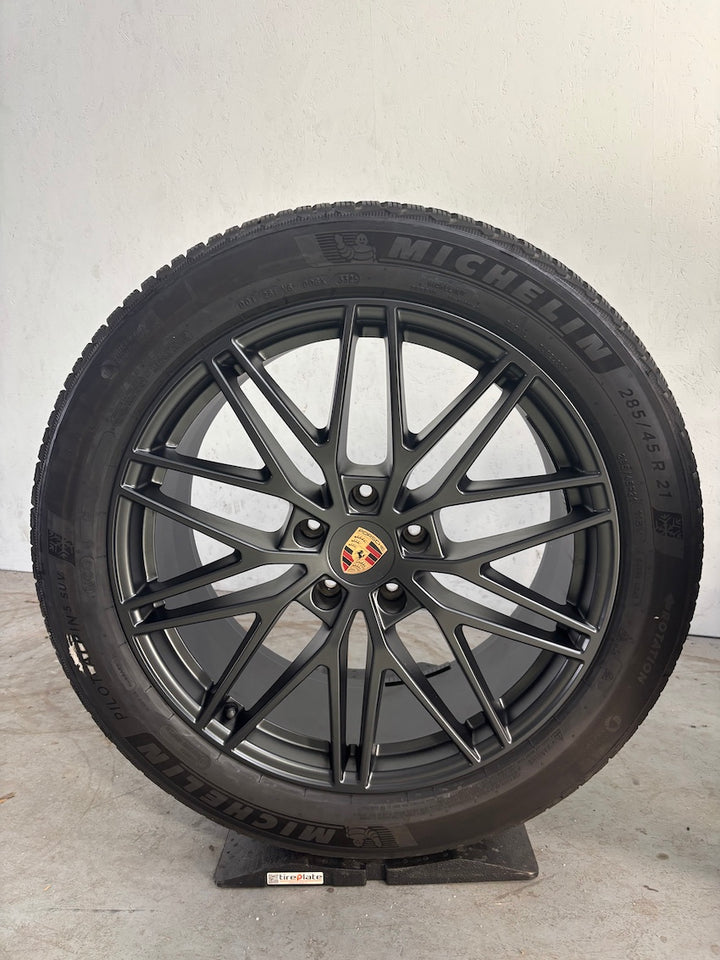 Porsche Cayenne E3 II 9Y0 21 Zoll RS Spyder Winter Michelin anthrazit DOT2025