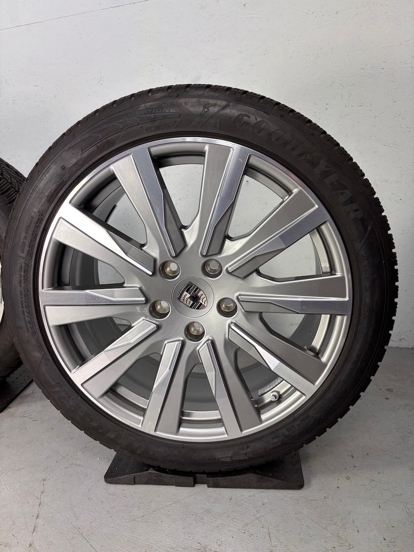 Porsche Taycan J1 II 20 Zoll Tequipment Winter Goodyear DOT2024 -42% NEU