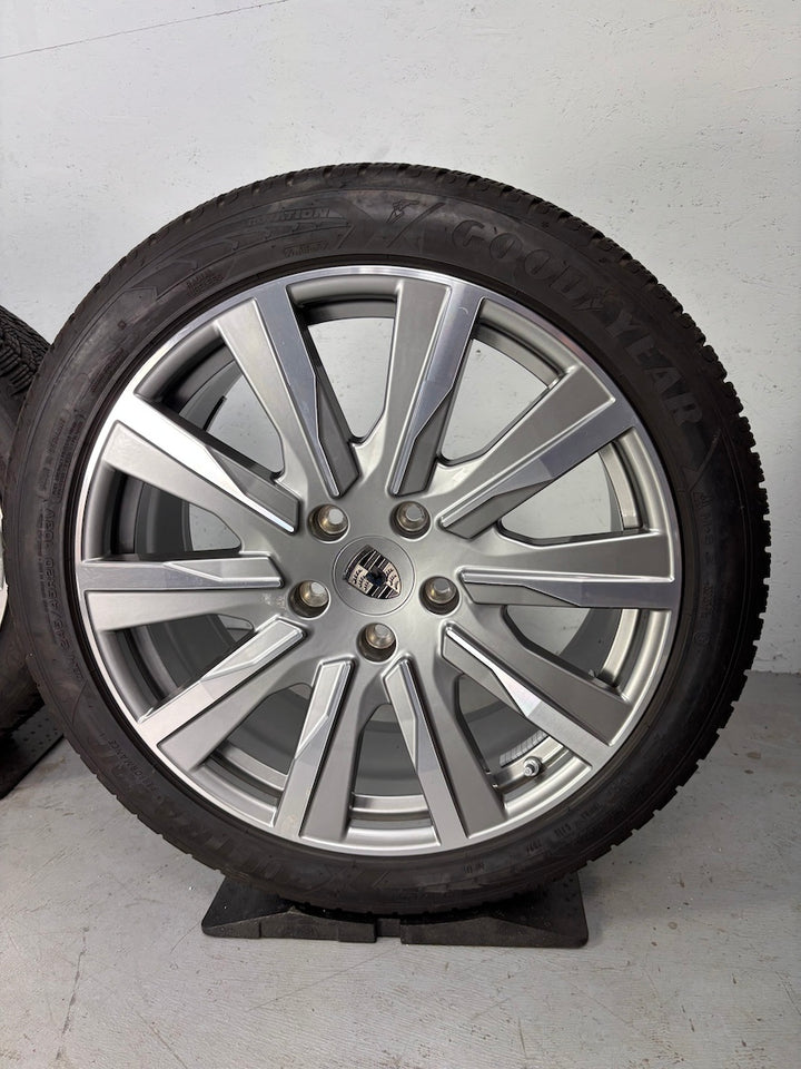 Porsche Taycan J1 II 20 Zoll Tequipment Winter Goodyear DOT2024 -42% NEU