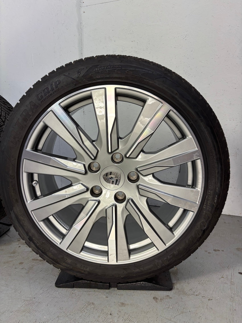Porsche Taycan J1 II 20 Zoll Tequipment Winter Goodyear DOT2024 -42% NEU