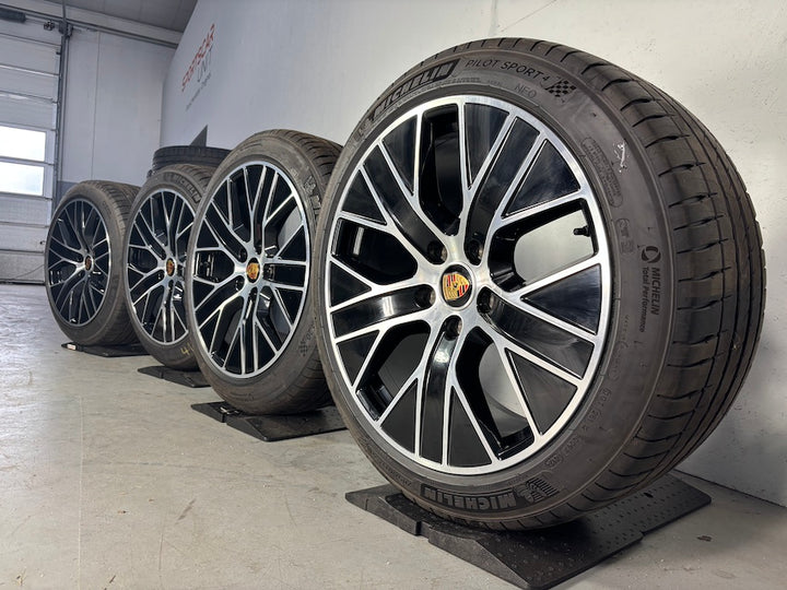 Porsche Taycan J1 II 20 Zoll Turbo Aero Sommer Räder NEU Michelin 2024