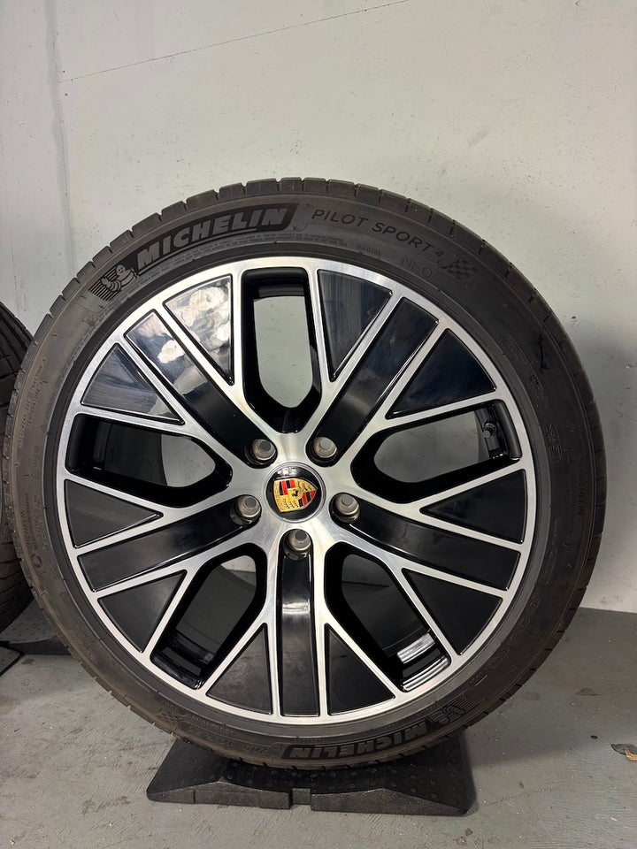 Porsche Taycan J1 II 20 Zoll Turbo Aero Sommer Räder NEU Michelin 2024