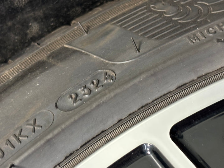 Porsche Taycan J1 II 20 Zoll Turbo Aero Sommer Räder NEU Michelin 2024