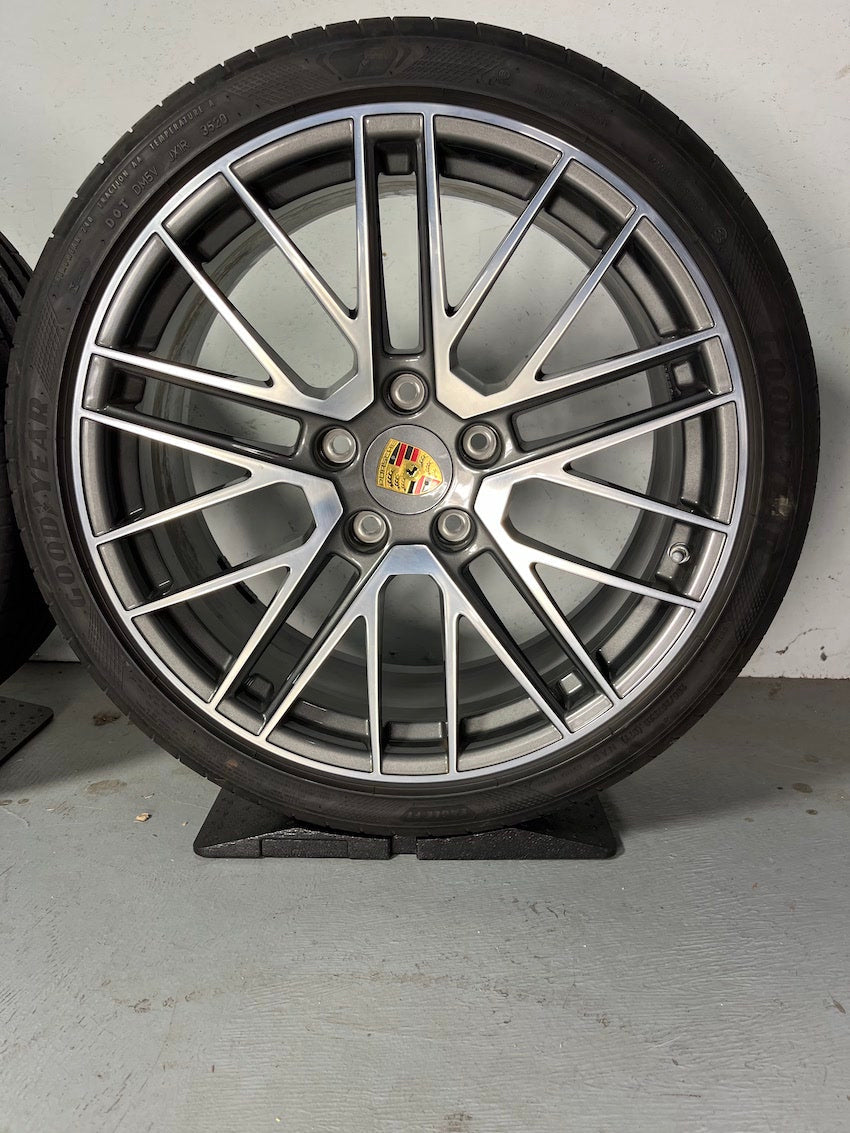 Porsche 992 TURBO 20 21 Zoll Sommerräder Goodyear TOPZUSTAND MwSt.
