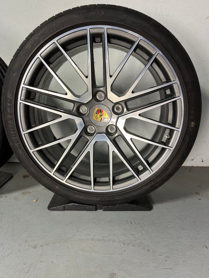 Porsche 992 TURBO 20 21 Zoll Sommerräder Goodyear TOPZUSTAND MwSt.