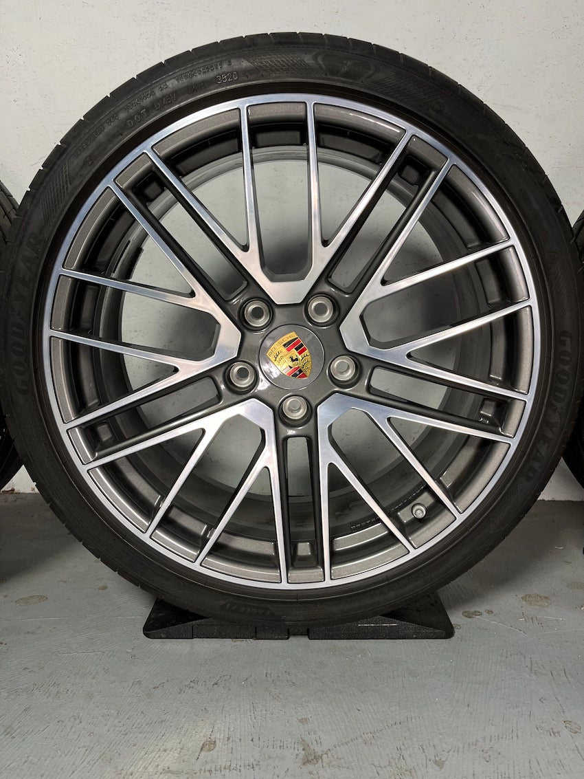 Porsche 992 TURBO 20 21 Zoll Sommerräder Goodyear TOPZUSTAND MwSt.
