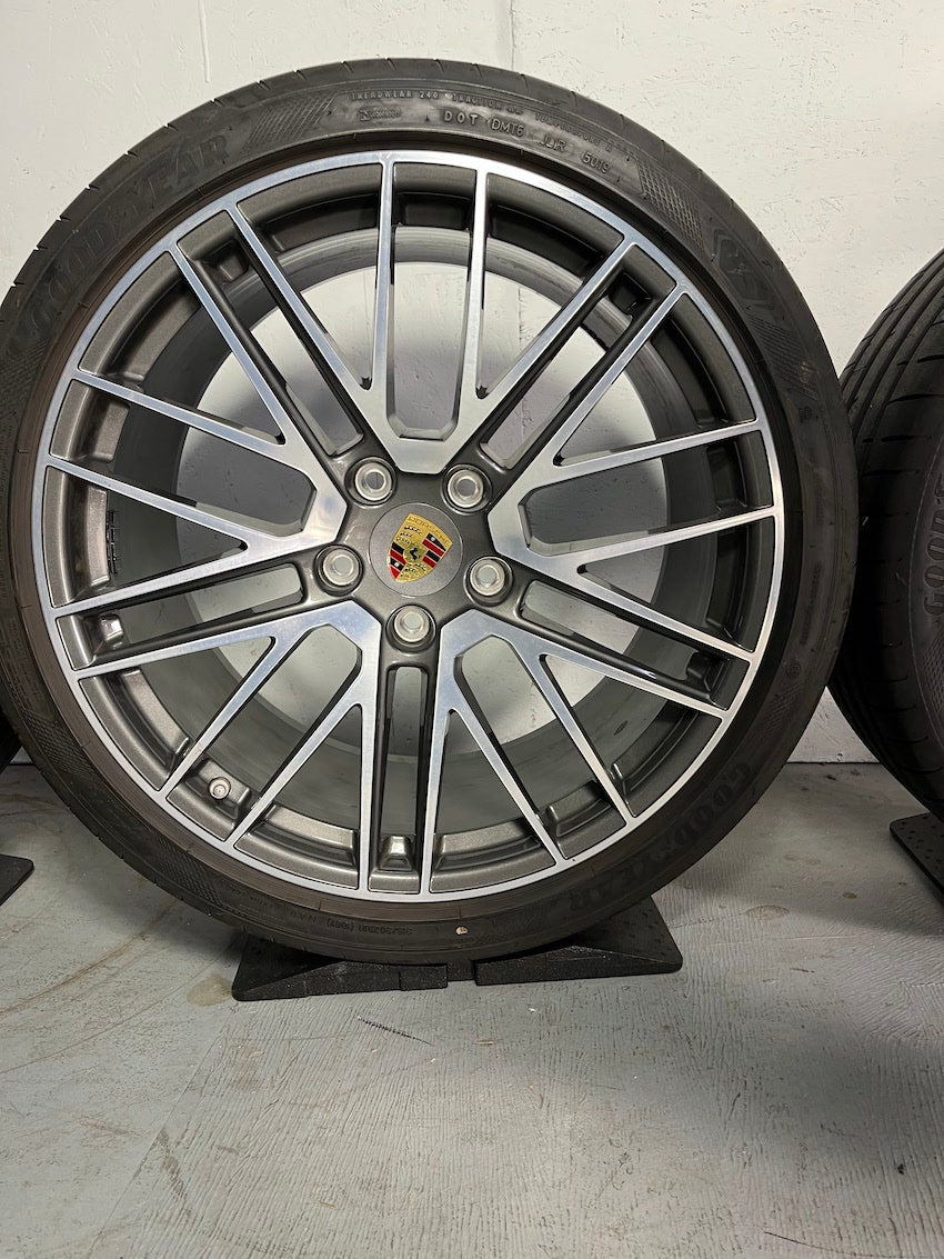 Porsche 992 TURBO 20 21 Zoll Sommerräder Goodyear TOPZUSTAND MwSt.