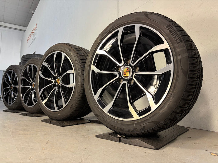 Porsche Taycan 20 Zoll Cross Aero Winterräder Pirelli 2022 6,5-7mm