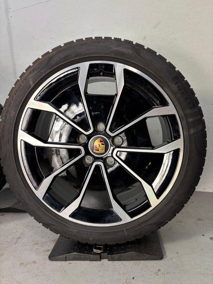 Porsche Taycan 20 Zoll Cross Aero Winterräder Pirelli 2022 6,5-7mm