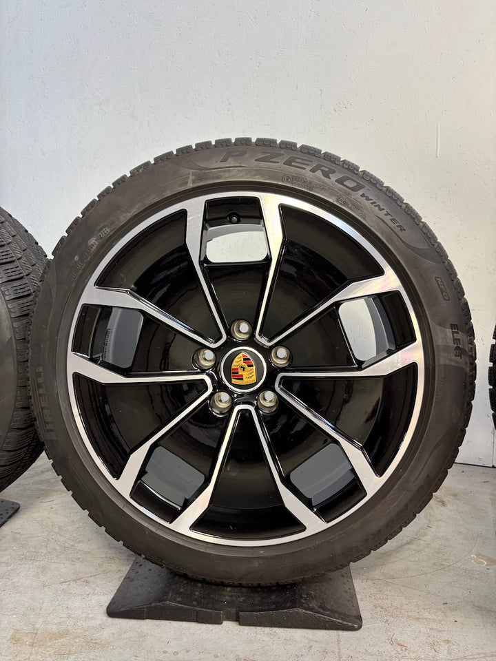 Porsche Taycan 20 Zoll Cross Aero Winterräder Pirelli 2022 6,5-7mm