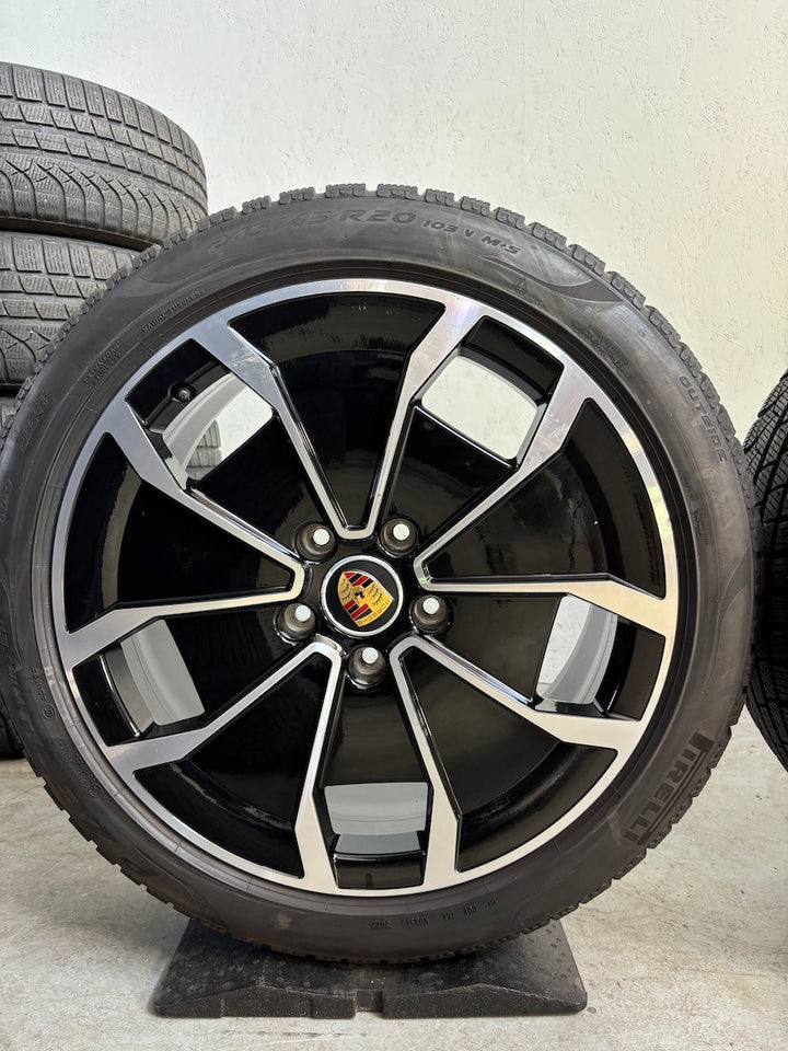 Porsche Taycan 20 Zoll Cross Aero Winterräder Pirelli 2022 6,5-7mm