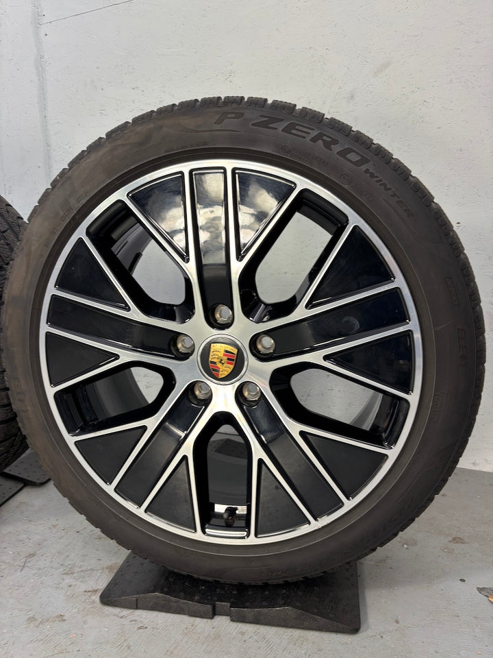 Porsche Taycan J1 20 Zoll TURBO AERO Winterräder Pirelli DOT 2022/2023