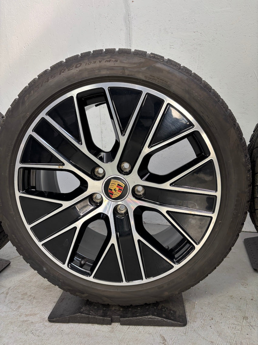 Porsche Taycan J1 20 Zoll TURBO AERO Winterräder Pirelli DOT 2022/2023