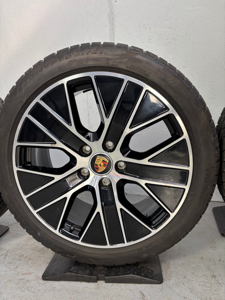 Porsche Taycan J1 20 Zoll TURBO AERO Winterräder Pirelli DOT 2022/2023
