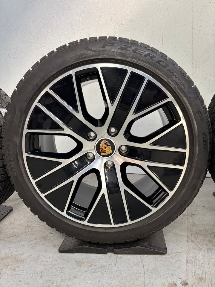 Porsche Taycan J1 20 Zoll TURBO AERO Winterräder Pirelli DOT 2022/2023