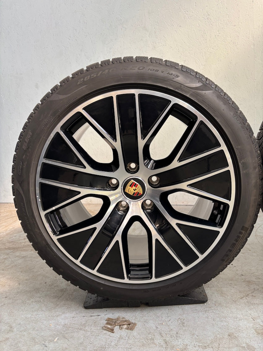 Porsche Taycan J1 20 Zoll TURBO AERO Winterräder Pirelli DOT 2022/2023