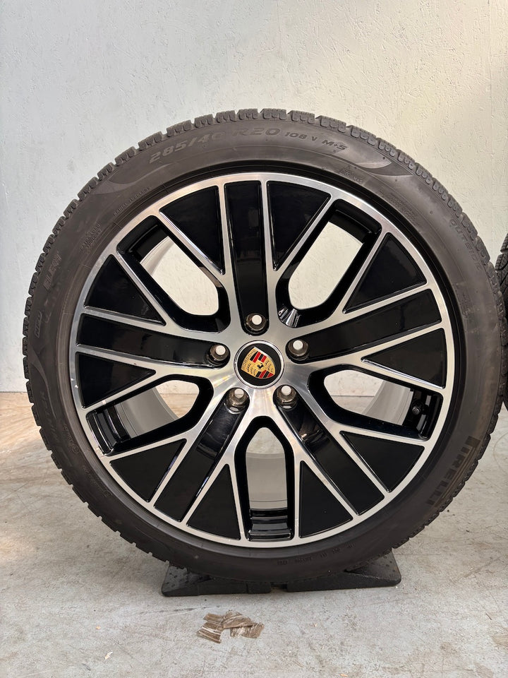 Porsche Taycan J1 20 Zoll TURBO AERO Winterräder Pirelli DOT 2022/2023