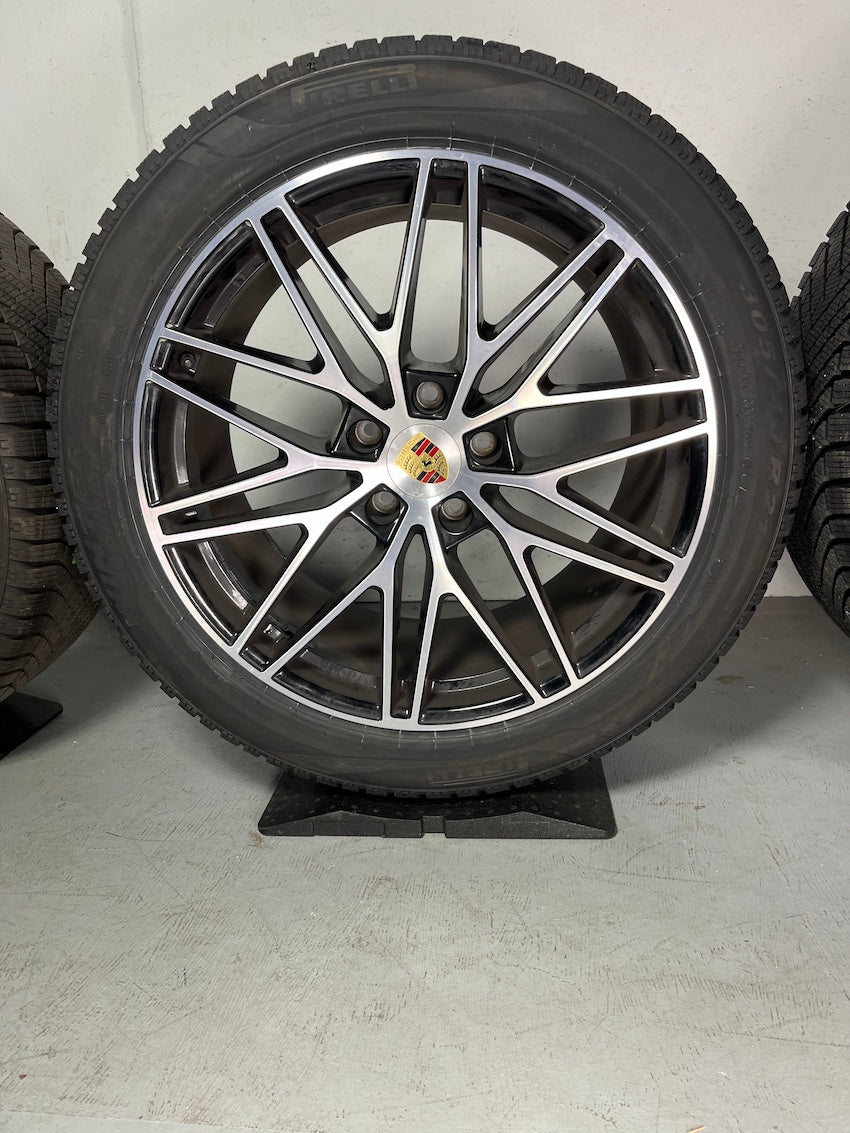 Porsche Cayenne COUPE E3 II 9Y0 21 Zoll RS Spyder Winter DOT2023/24