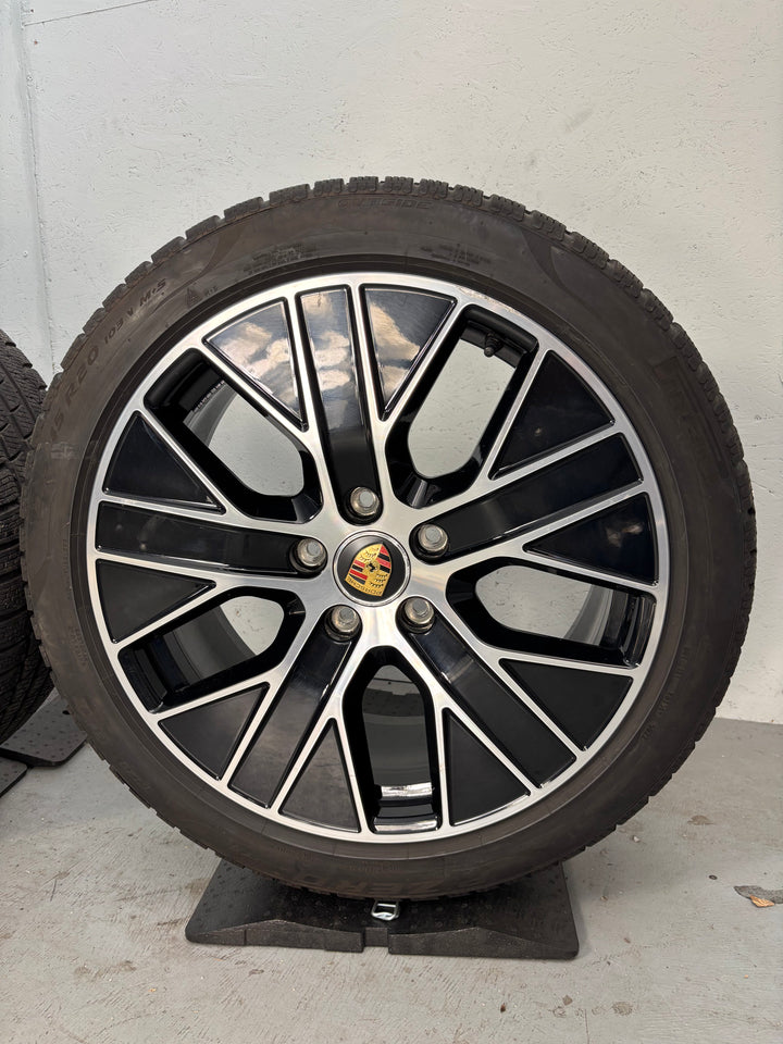 Porsche Taycan J1 20 Zoll TURBO AERO Winterräder Pirelli DOT 2022