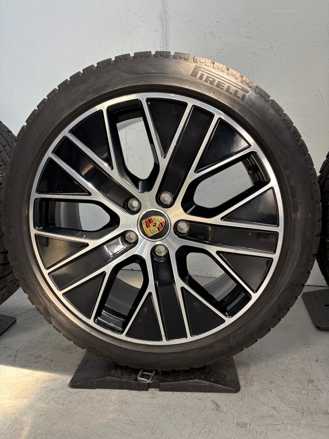 Porsche Taycan J1 20 Zoll TURBO AERO Winterräder Pirelli DOT 2022