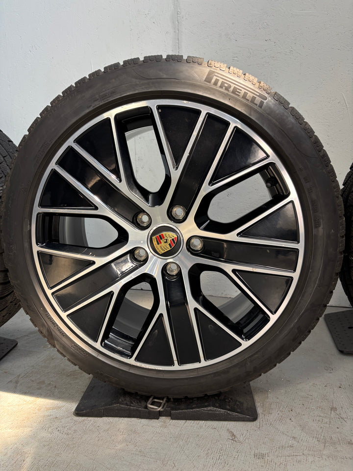 Porsche Taycan J1 20 Zoll TURBO AERO Winterräder Pirelli DOT 2022