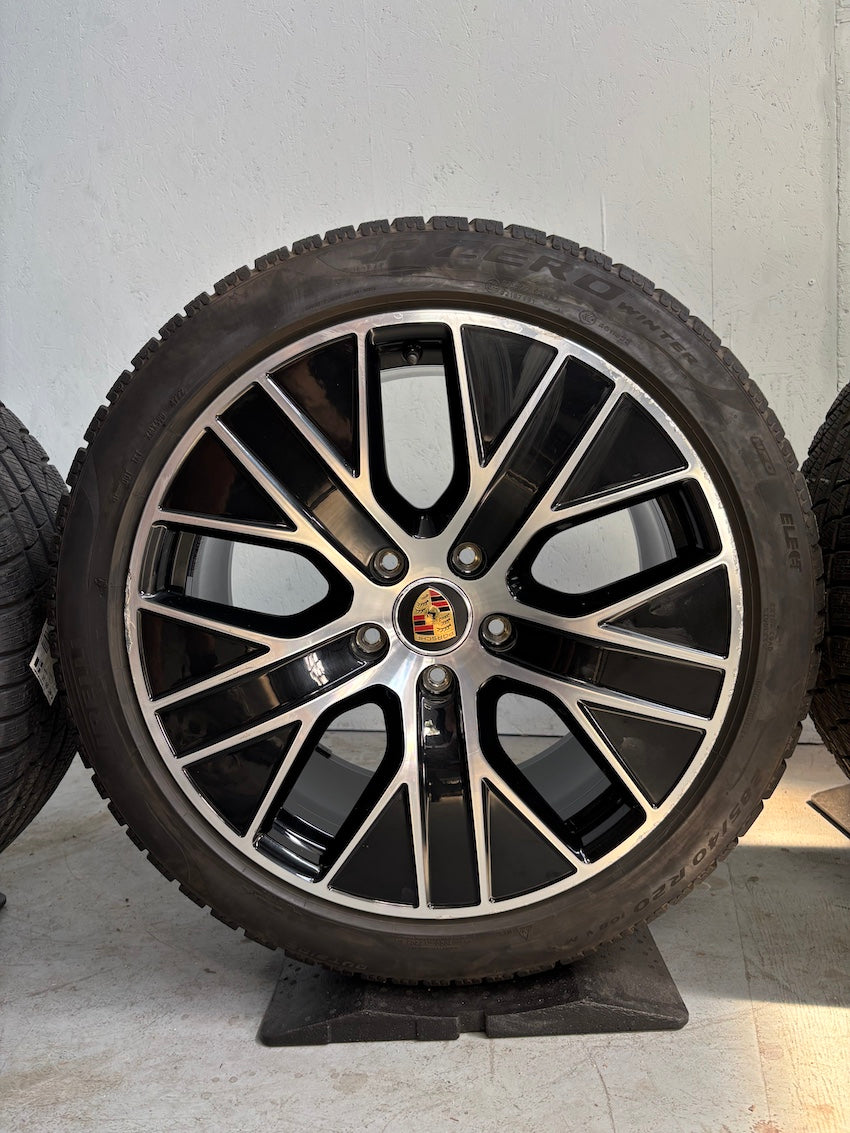 Porsche Taycan J1 20 Zoll TURBO AERO Winterräder Pirelli DOT 2022