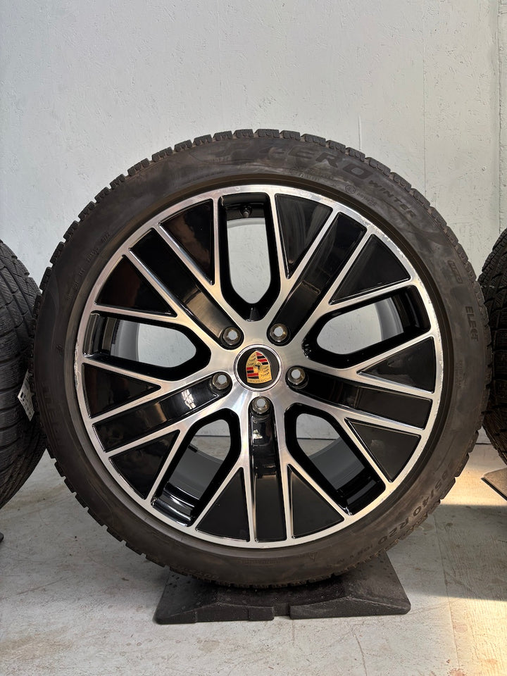 Porsche Taycan J1 20 Zoll TURBO AERO Winterräder Pirelli DOT 2022
