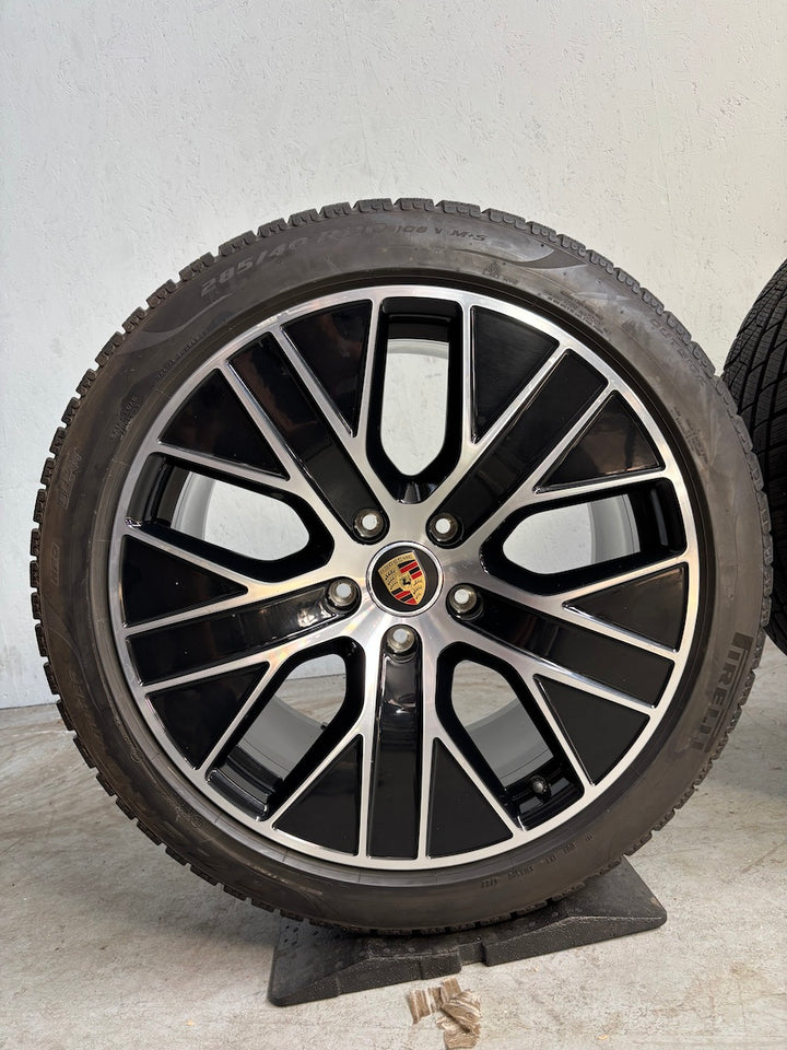 Porsche Taycan J1 20 Zoll TURBO AERO Winterräder Pirelli DOT 2022