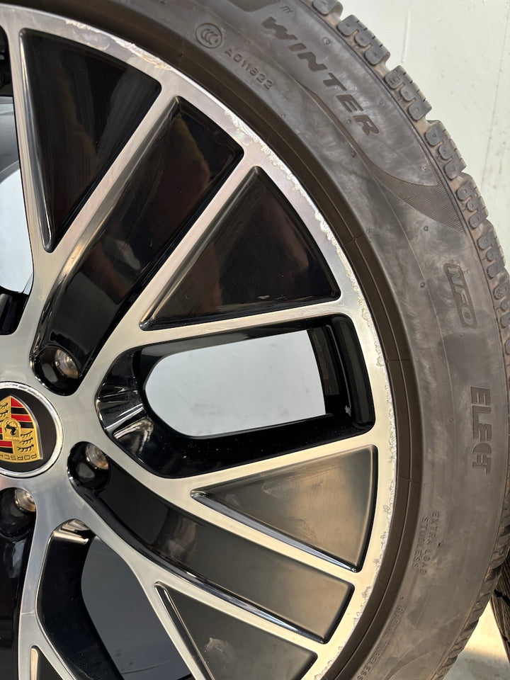 Porsche Taycan J1 20 Zoll TURBO AERO Winterräder Pirelli DOT 2022