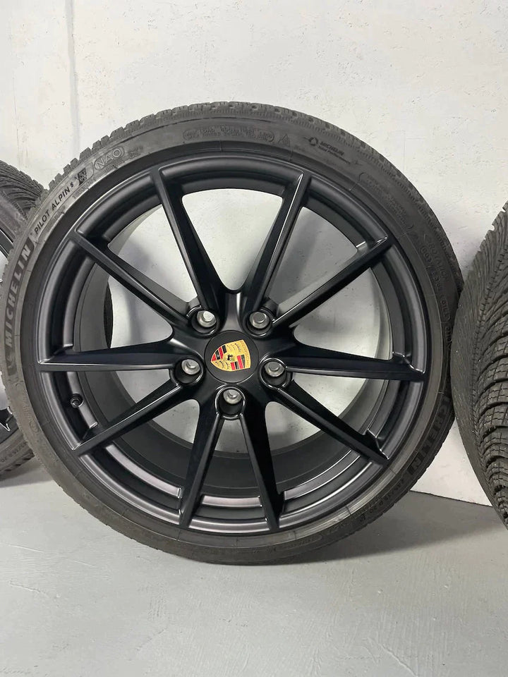 Porsche 992 20 21 Zoll Carrera S Winter Räder Michelin 7mm mattschwarz
