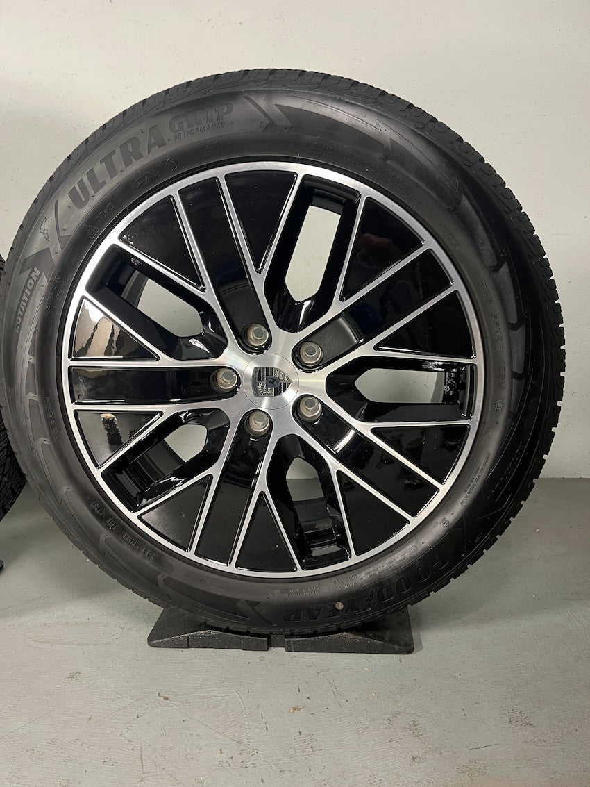 Porsche Macan IV S Electric 20 Zoll Winter Räder Goodyear -15% DOT2025