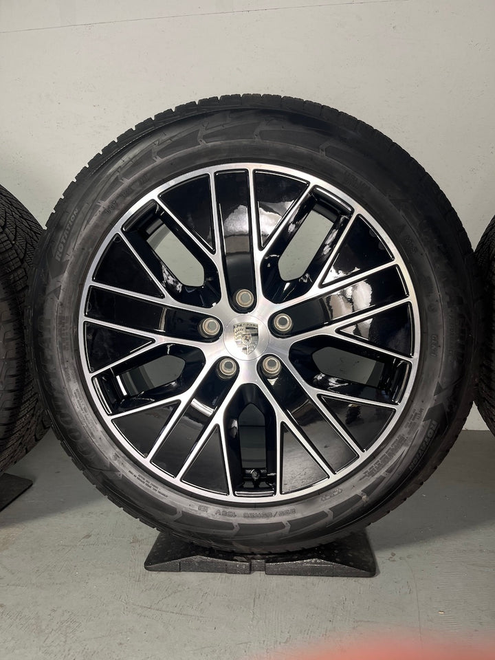 Porsche Macan IV S Electric 20 Zoll Winter Räder Goodyear -15% DOT2025