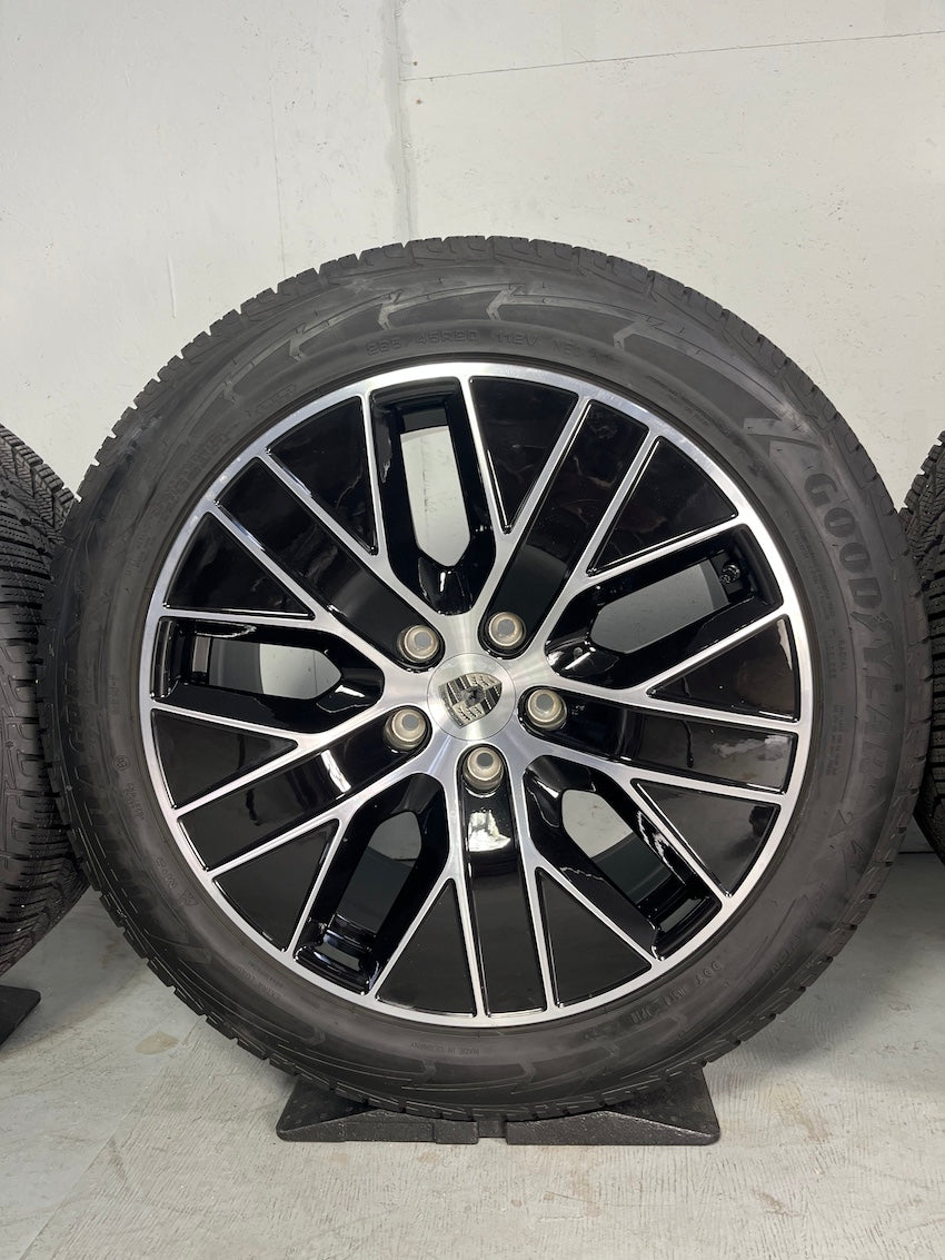Porsche Macan IV S Electric 20 Zoll Winter Räder Goodyear -15% DOT2025