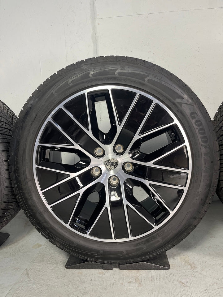 Porsche Macan IV S Electric 20 Zoll Winter Räder Goodyear -15% DOT2025