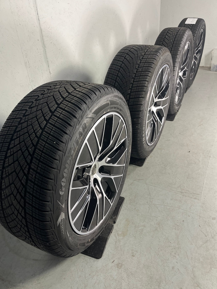 Porsche Macan IV S Electric 20 Zoll Winter Räder Goodyear -15% DOT2025