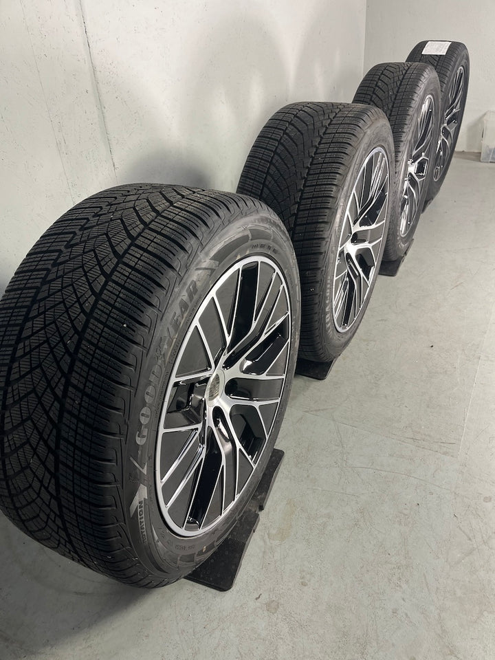 Porsche Macan IV S Electric 20 Zoll Winter Räder Goodyear -15% DOT2025