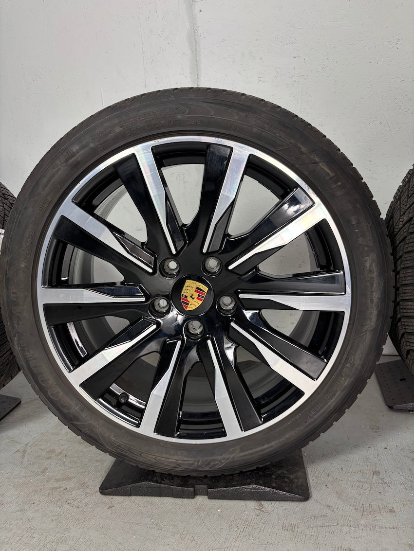 Porsche Taycan 20 Zoll Tequipment Design Winterräder Goodyear 6-7mm