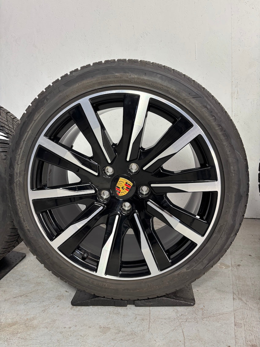 Porsche Taycan 20 Zoll Tequipment Design Winterräder Goodyear 6-7mm