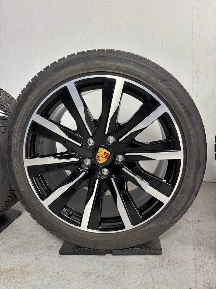 Porsche Taycan 20 Zoll Tequipment Design Winterräder Goodyear 6-7mm