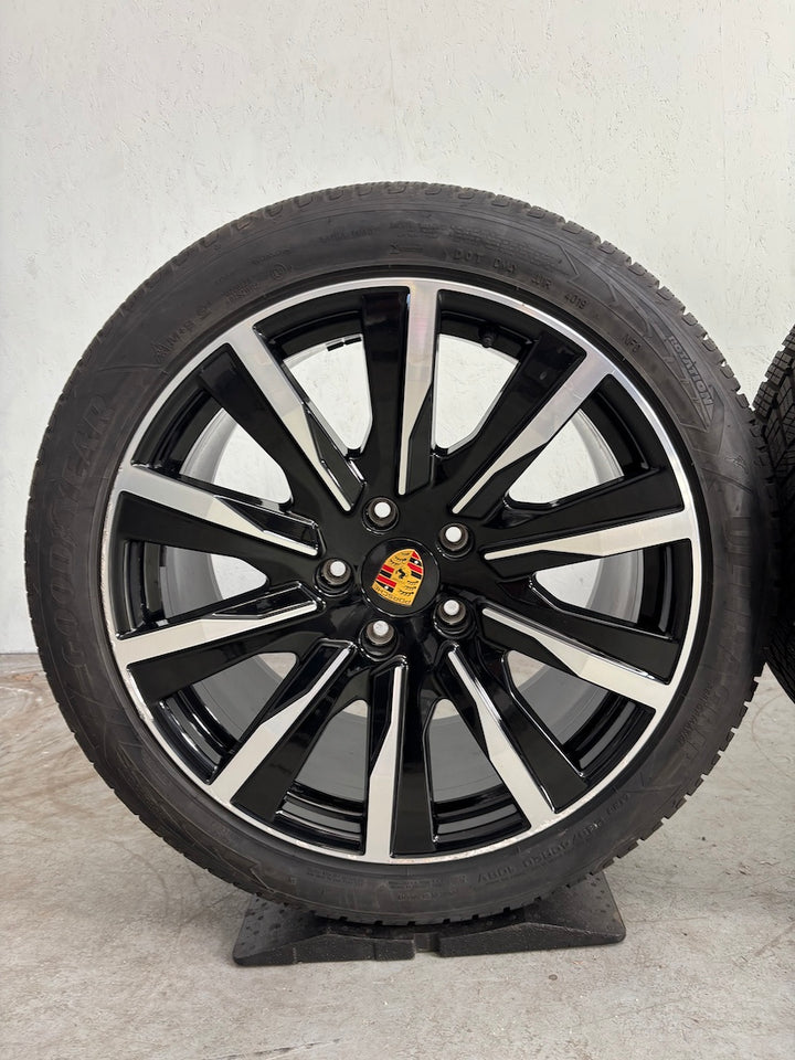 Porsche Taycan 20 Zoll Tequipment Design Winterräder Goodyear 6-7mm