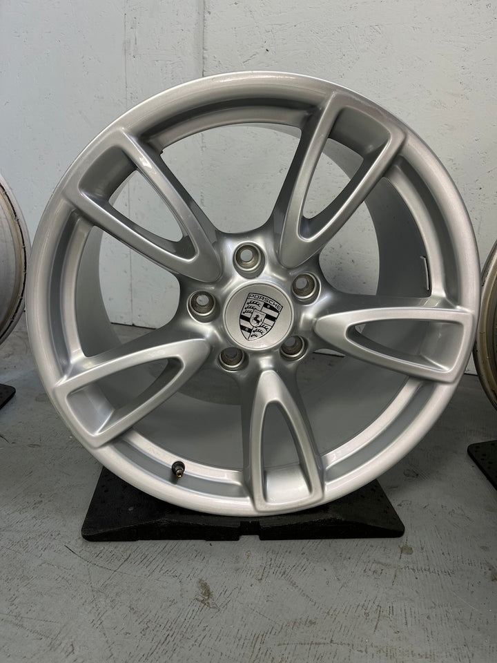 Porsche 997.2 18 Zoll Carrera IV Heckantrieb Felgen C2 S