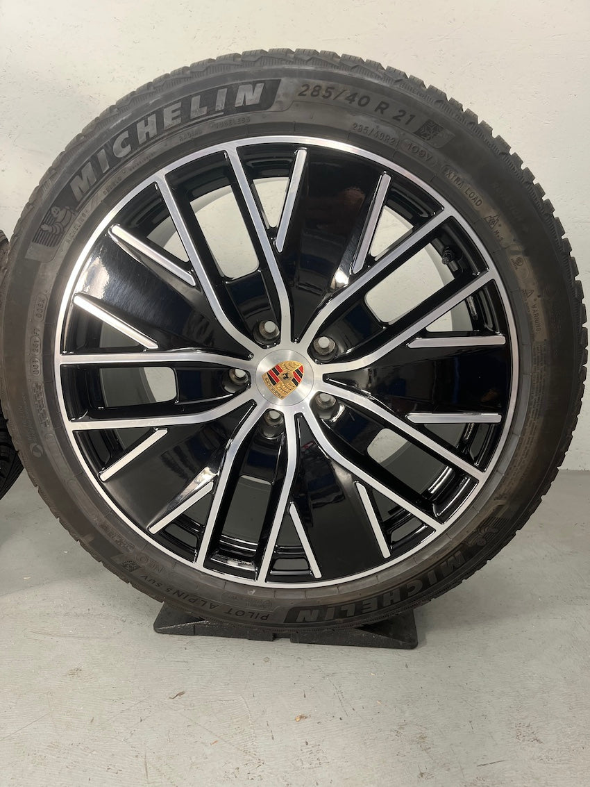 Porsche Macan IV Electric 21 Zoll Macan Design Winter Räder NUR 1200Km -20%