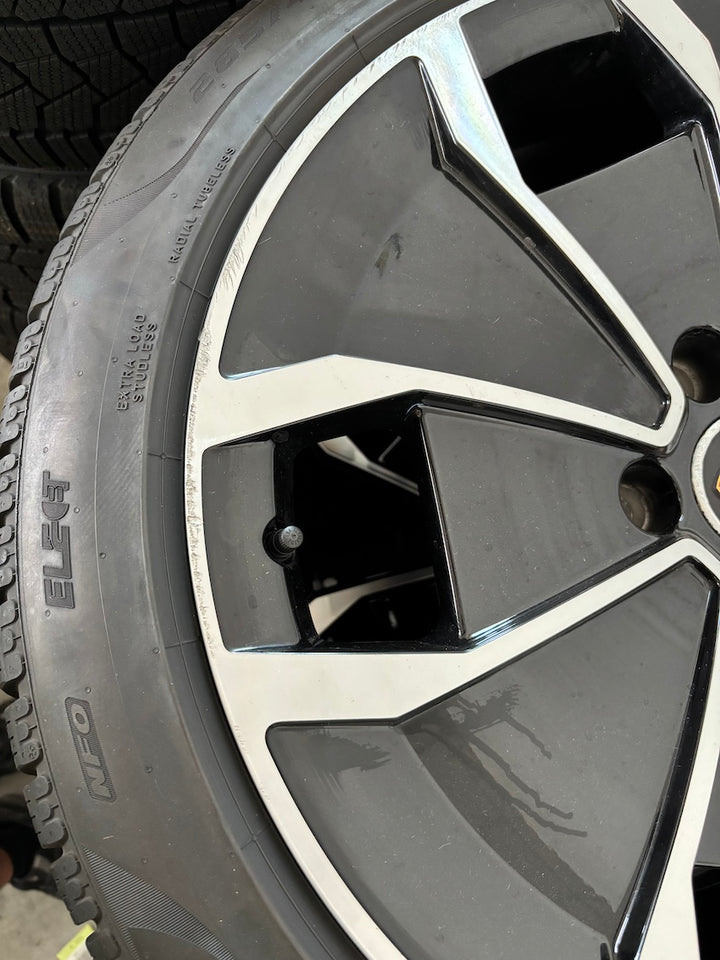Porsche Taycan J1 20 Zoll Cross Aero Winterräder Pirelli 6mm