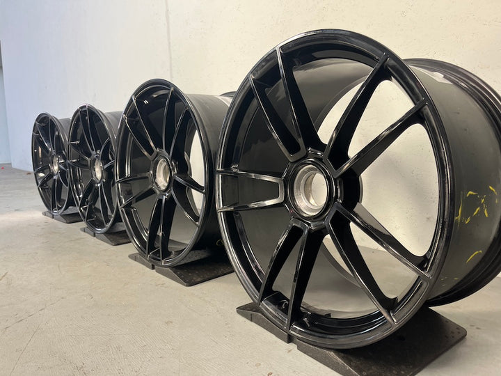 Porsche 992.1 20 21 Zoll Turbo S Sport 4 Felgen INDIVIDUAL QO1 schwarz hochglanz